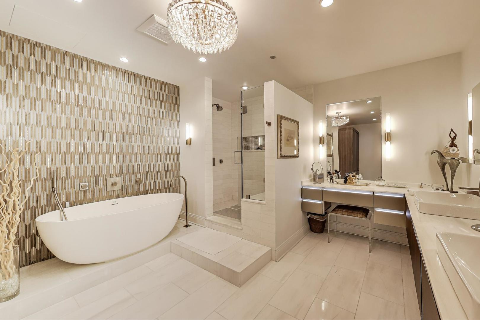 840 North Lake Shore Drive, Unit 2401 Chicago, IL 60611 - Photo 30 of 40 a very nice looking room with a large window