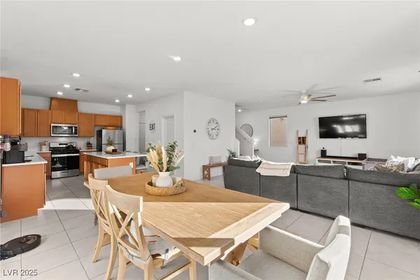$479,900 | 7019 Feather Hl Street, North Las Vegas, NV 89086
