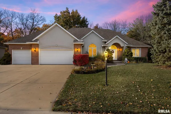 $589,900 | 5401 West Stonebridge Court, Peoria, IL 61615
