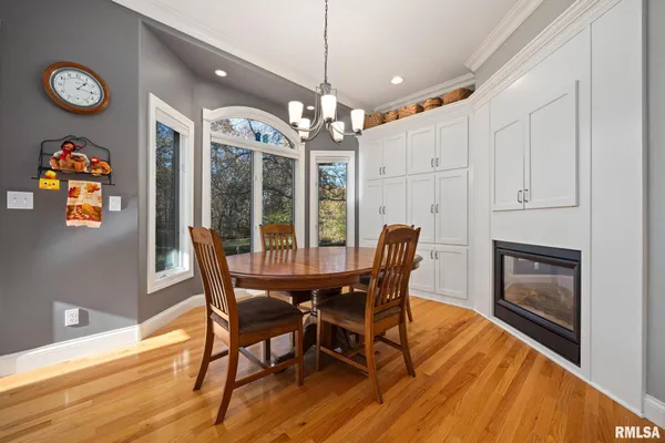 $589,900 | 5401 West Stonebridge Court, Peoria, IL 61615
