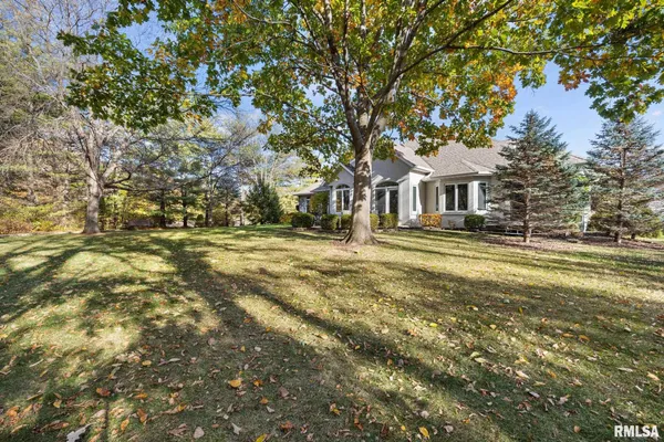 $589,900 | 5401 West Stonebridge Court, Peoria, IL 61615