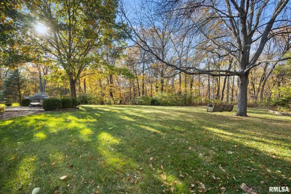 $589,900 | 5401 West Stonebridge Court, Peoria, IL 61615
