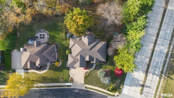 $589,900 | 5401 West Stonebridge Court, Peoria, IL 61615
