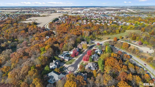 $589,900 | 5401 West Stonebridge Court, Peoria, IL 61615