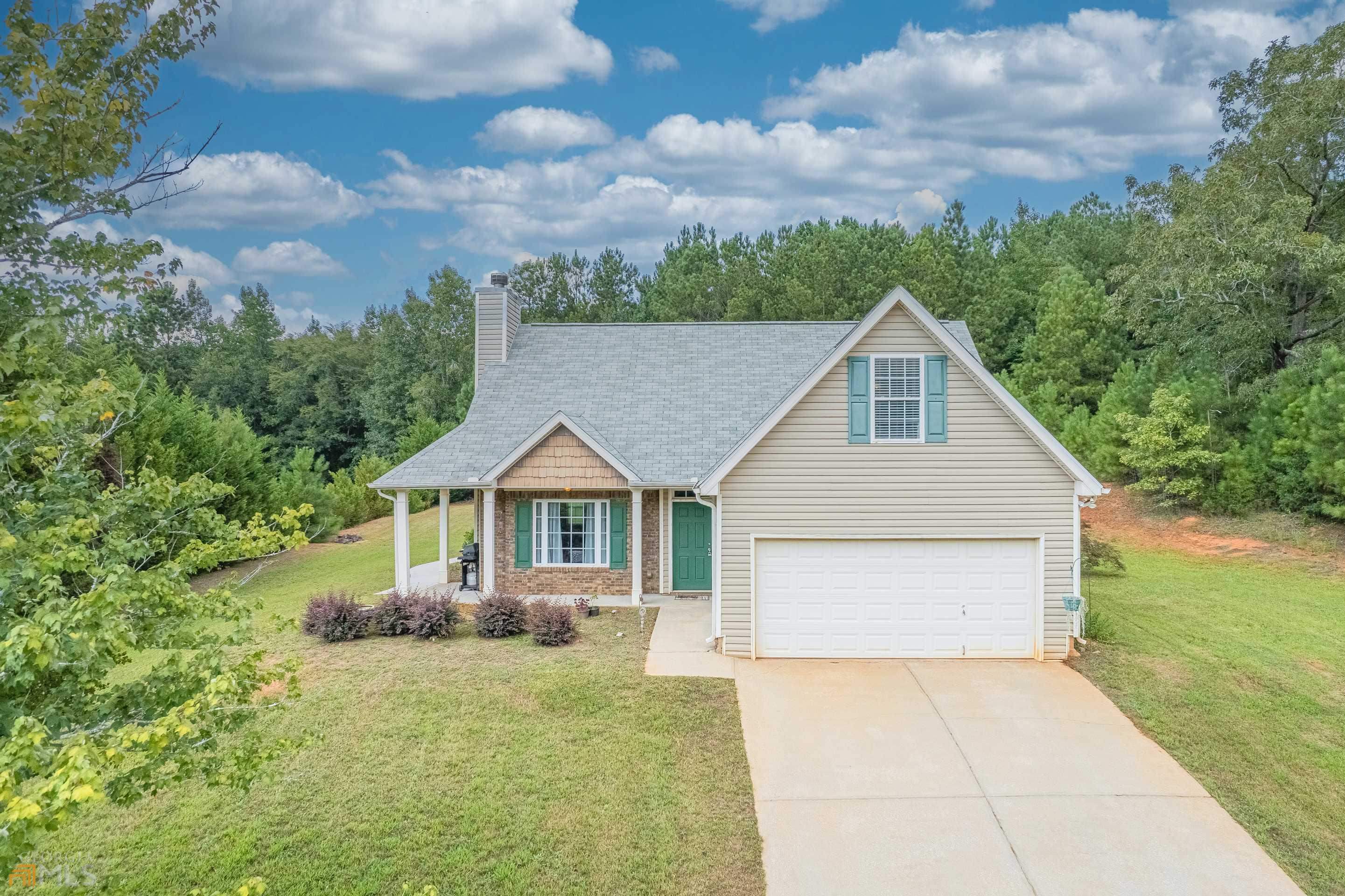 a view of house and outdoor space