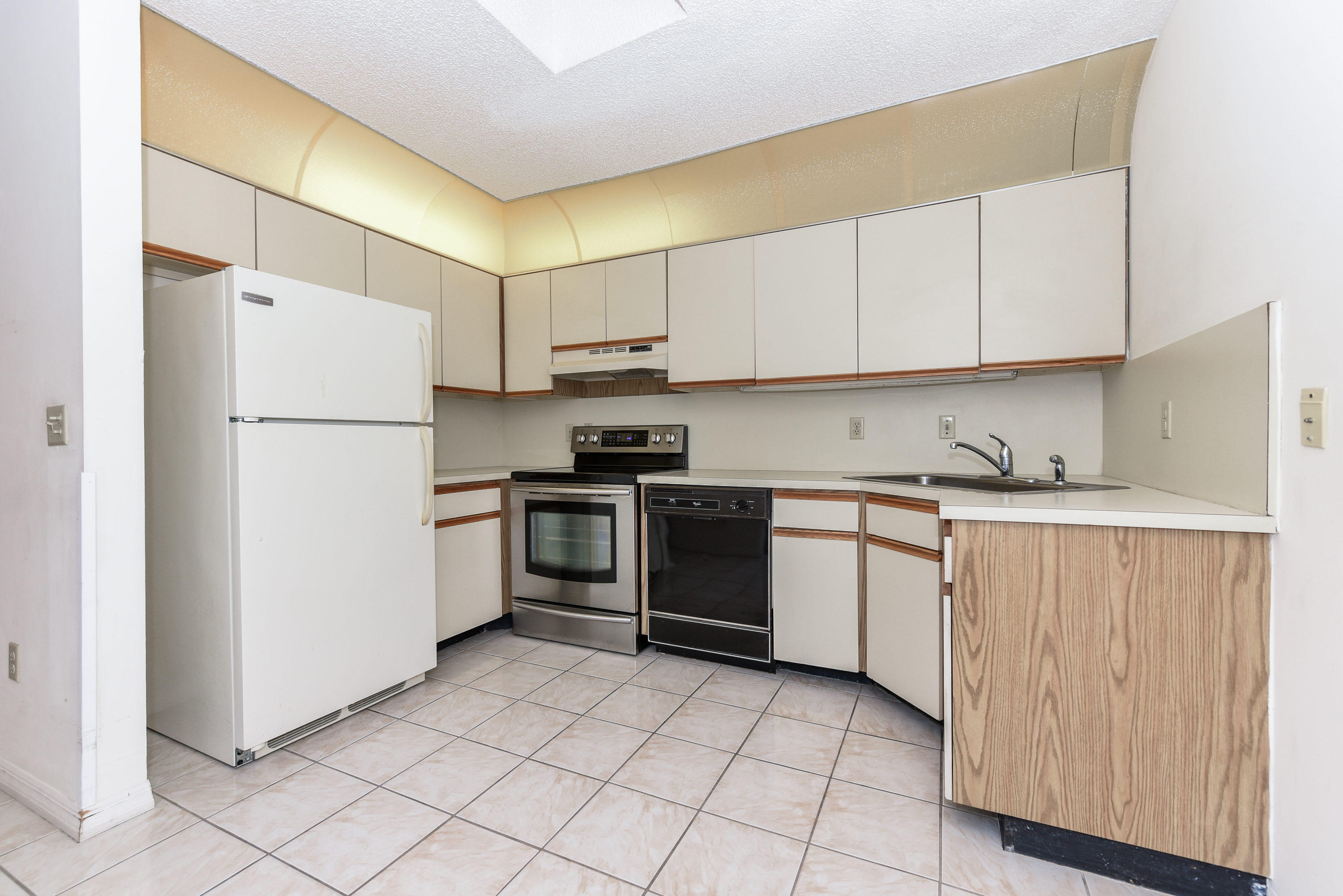 9087 Southwest 22nd Street, Unit C Boca Raton, FL 33428 - Photo 14 of 33 9087 SW 22nd St Boca Raton FL-print-010-