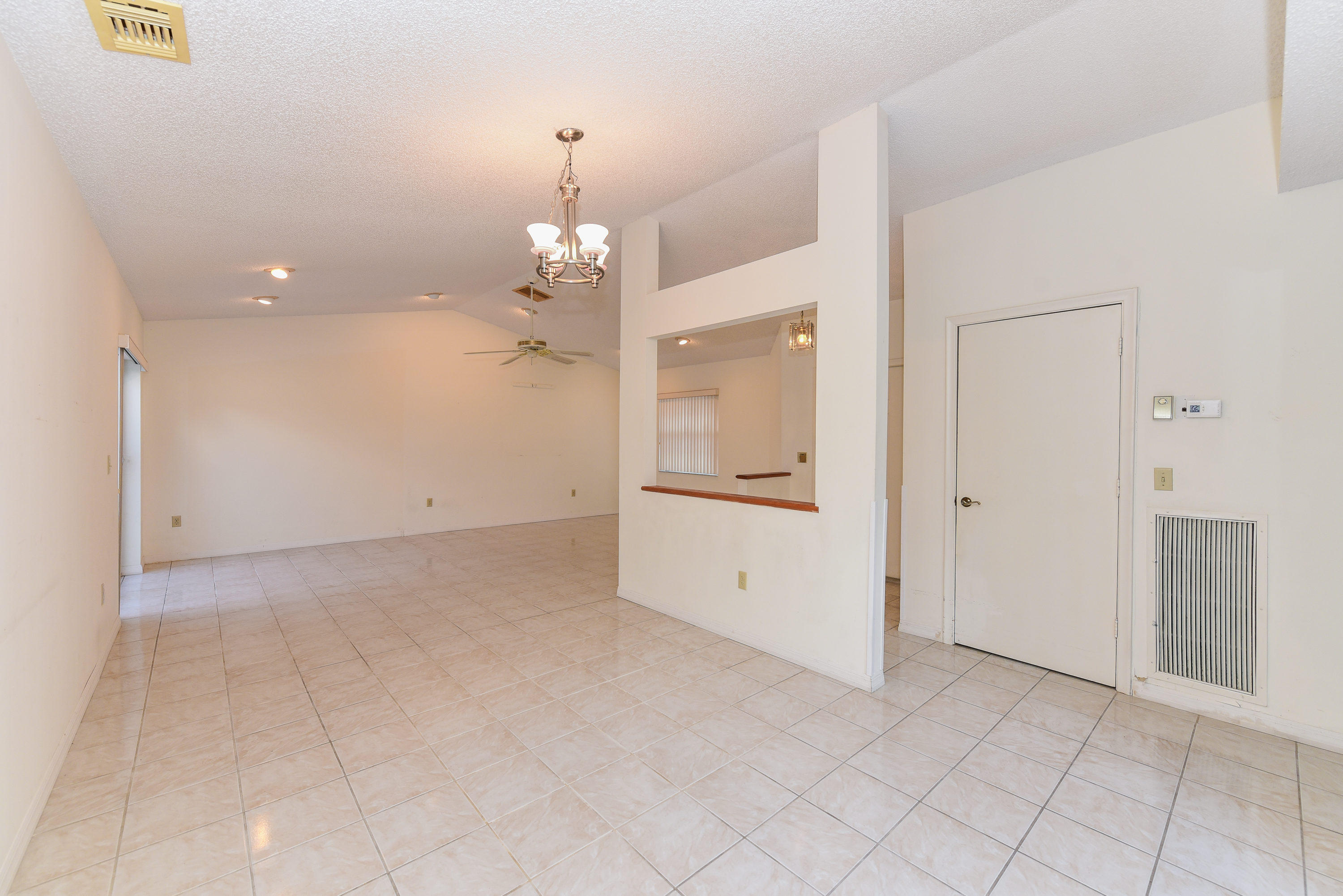 9087 Southwest 22nd Street, Unit C Boca Raton, FL 33428 - Photo 15 of 33 9087 SW 22nd St Boca Raton FL-print-009-