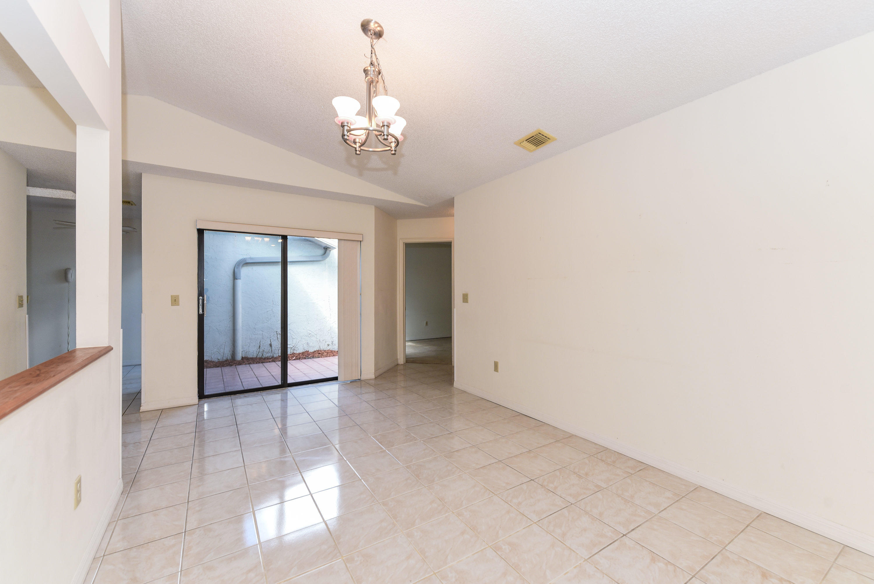9087 Southwest 22nd Street, Unit C Boca Raton, FL 33428 - Photo 16 of 33 9087 SW 22nd St Boca Raton FL-print-008-