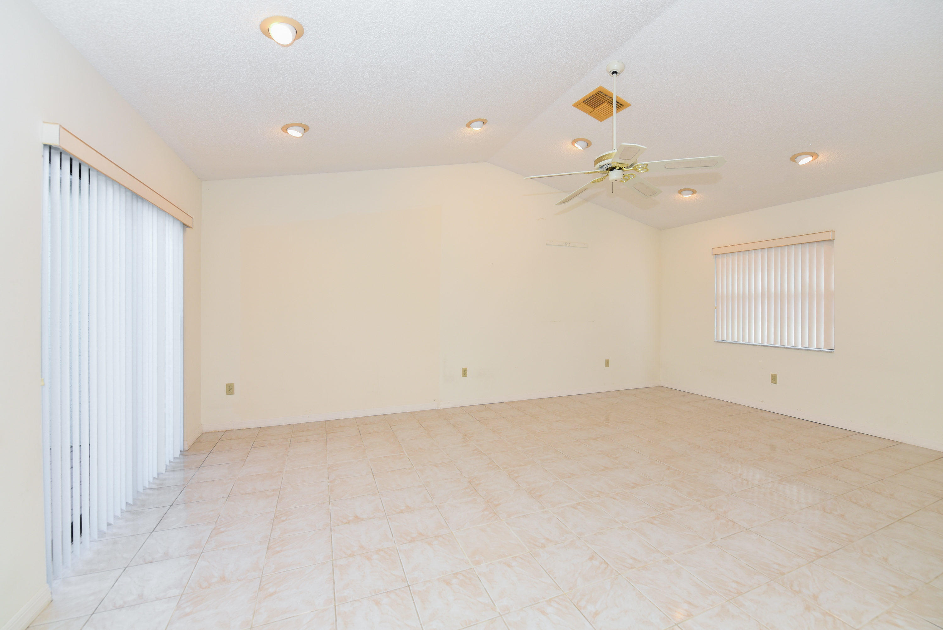 9087 Southwest 22nd Street, Unit C Boca Raton, FL 33428 - Photo 7 of 33 9087 SW 22nd St Boca Raton FL-print-004-