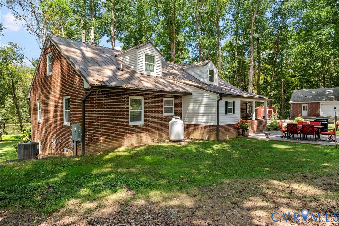 1159 Cedar Hill Road Blackstone, VA 23824 - Photo 5 of 45 a front view of house with yard and porch