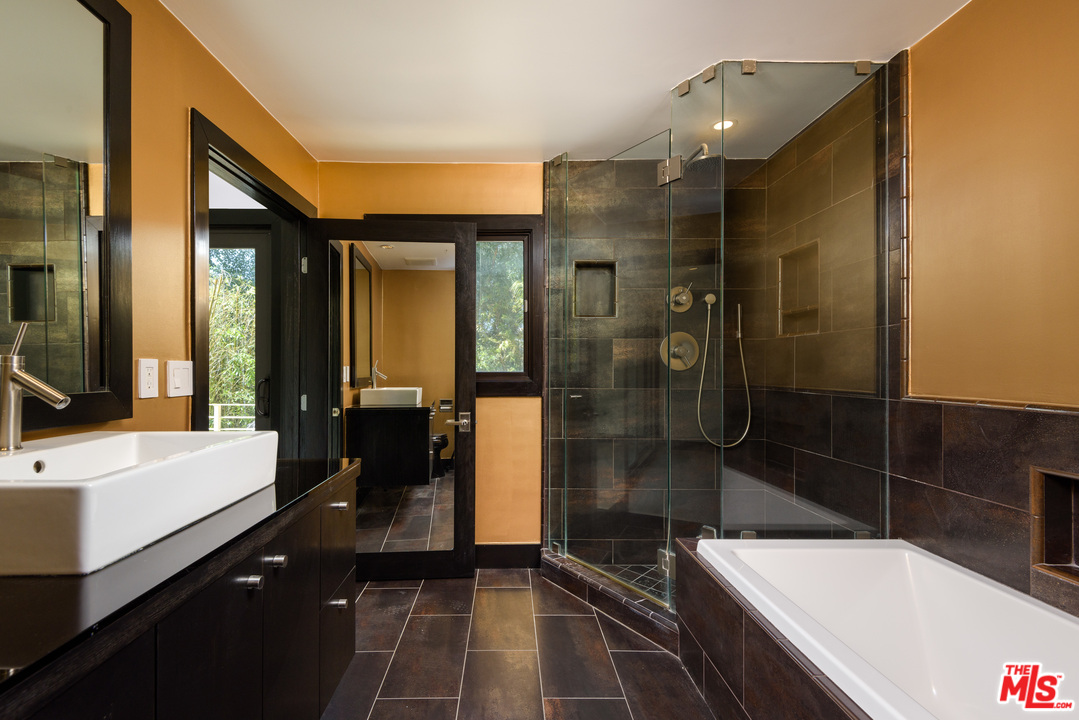 2663 Desmond Estates Road Los Angeles, CA 90046 - Photo 21 of 27 a bathroom with a bathtub and a shower