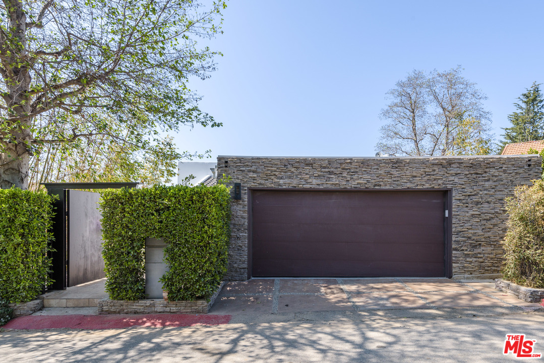 2663 Desmond Estates Road Los Angeles, CA 90046 - Photo 4 of 27 a front view of a house with garden