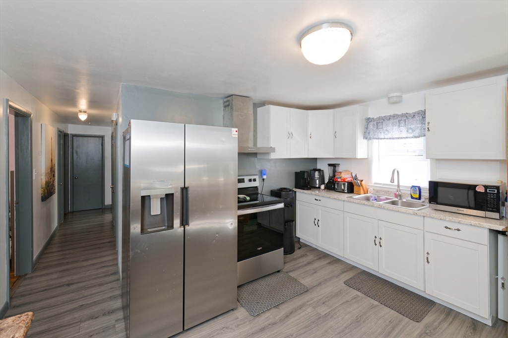 121 Pilgrim Avenue Worcester, MA 01604 - Photo 15 of 34