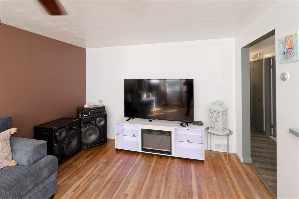 121 Pilgrim Avenue Worcester, MA 01604 - Photo 20 of 34