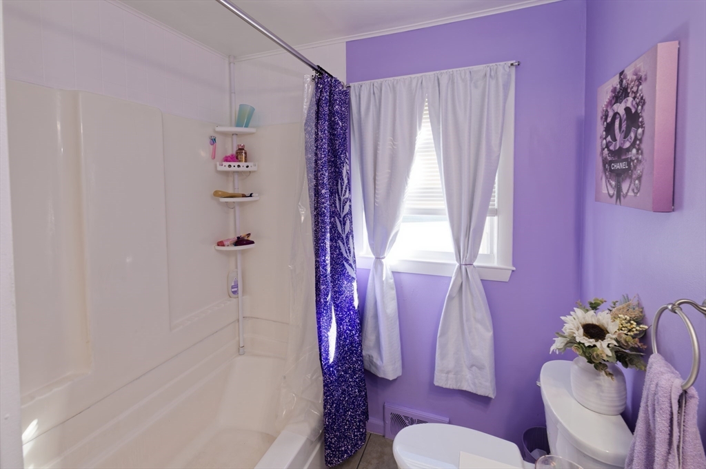 121 Pilgrim Avenue Worcester, MA 01604 - Photo 21 of 34