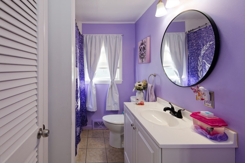 121 Pilgrim Avenue Worcester, MA 01604 - Photo 22 of 34