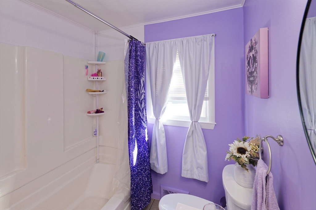 121 Pilgrim Avenue Worcester, MA 01604 - Photo 23 of 34