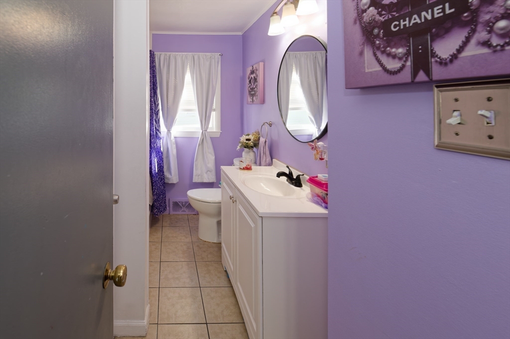 121 Pilgrim Avenue Worcester, MA 01604 - Photo 24 of 34