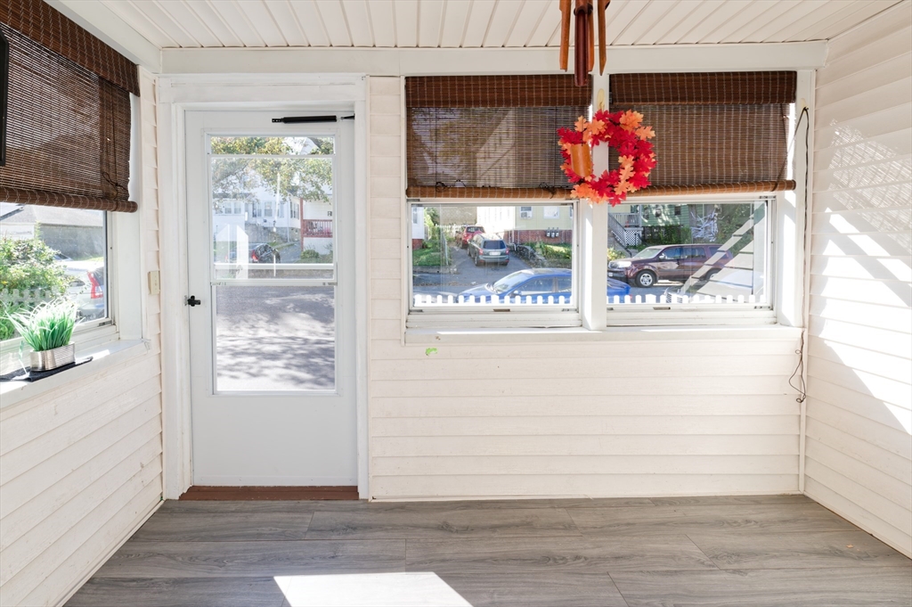 121 Pilgrim Avenue Worcester, MA 01604 - Photo 6 of 34