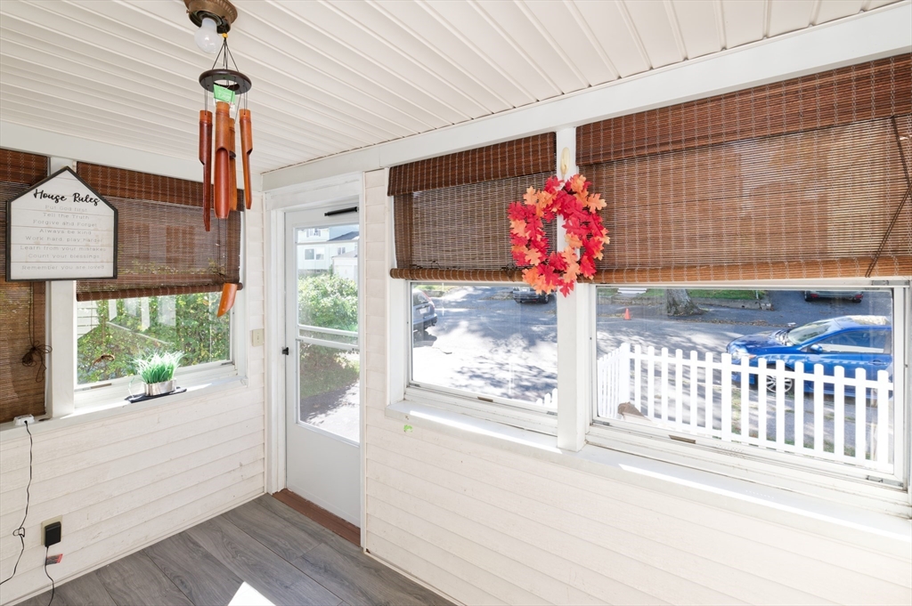 121 Pilgrim Avenue Worcester, MA 01604 - Photo 7 of 34