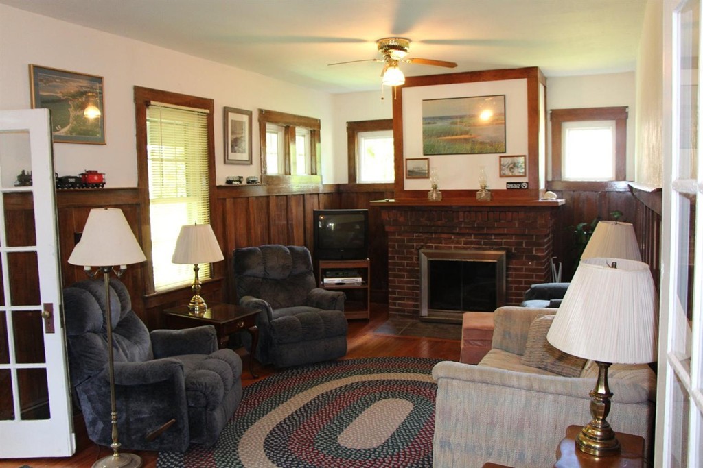 411 Shore Road Bourne, MA 02553 - Photo 8 of 18