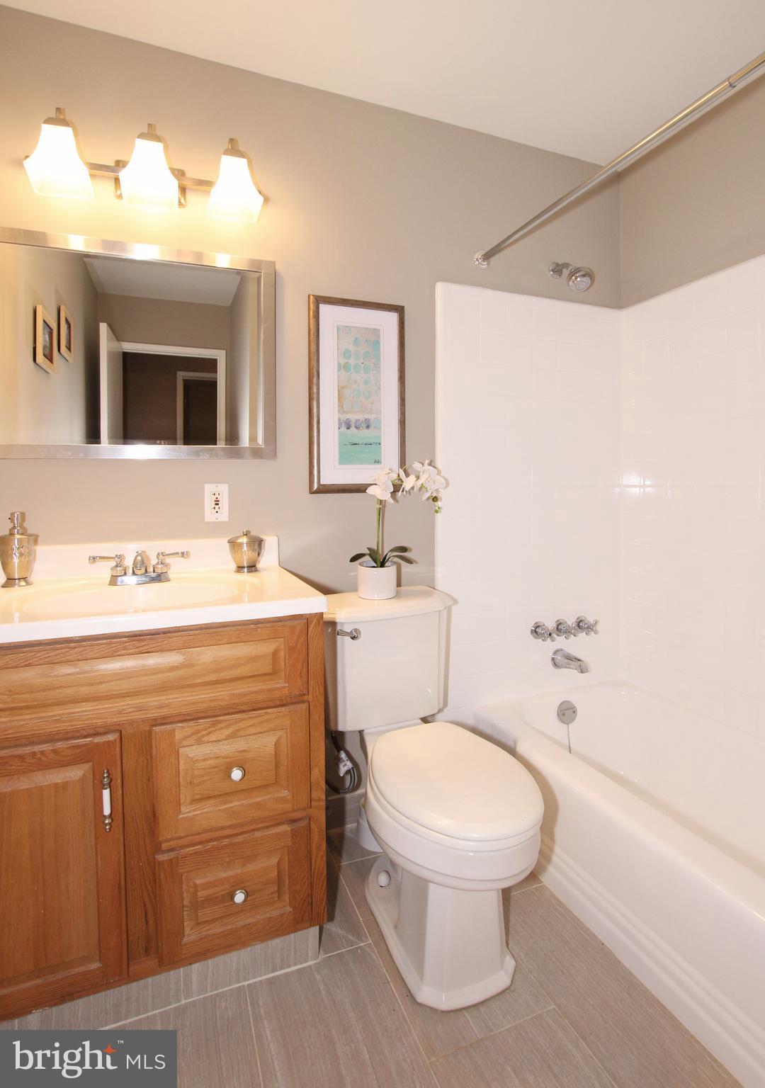 5300 Ravensworth Road Springfield, VA 22151 - Photo 14 of 28 a bathroom with a toilet a sink and mirror