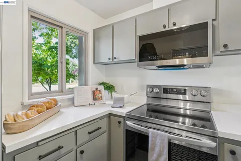$695,000 | Bay Farm Island, Alameda, CA 94502