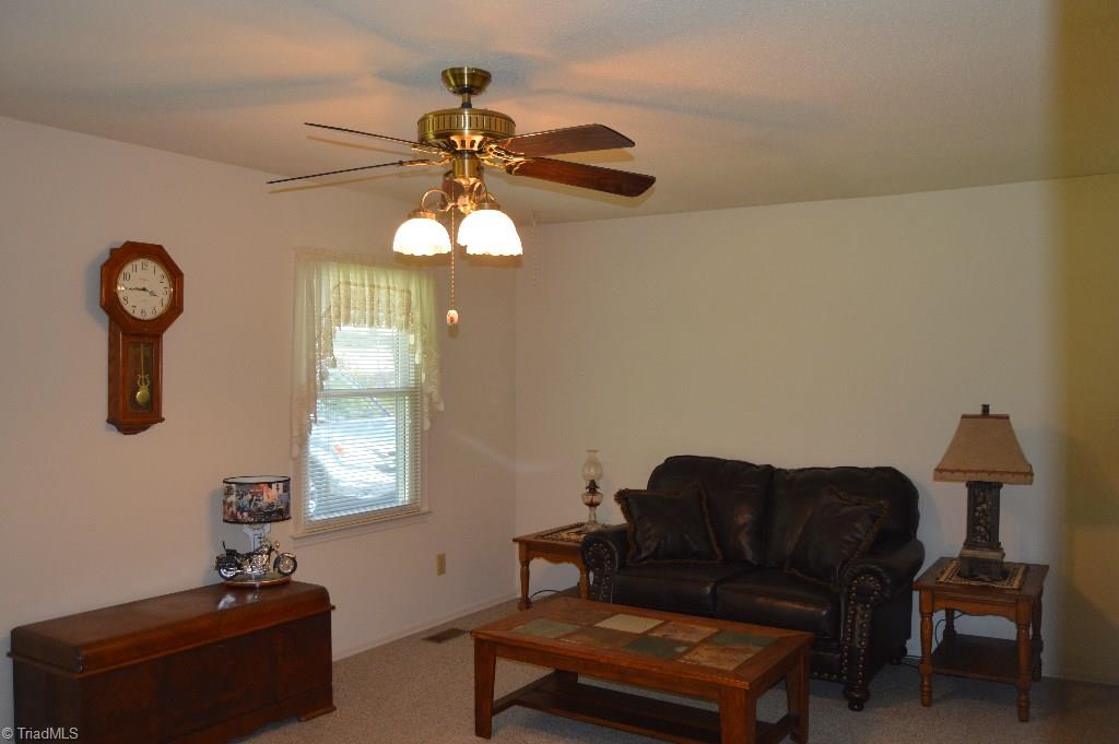 6440 Wynyard Avenue Rural Hall, NC 27045 - Photo 5 of 22 Gallery Image 5