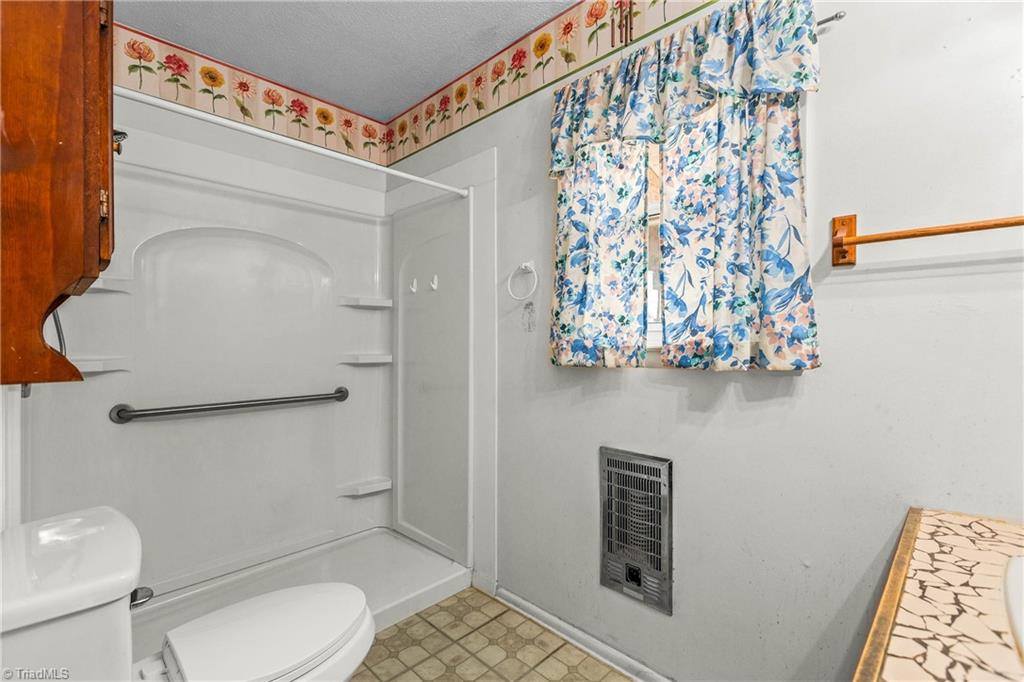 1110 Foxtrot Court King, NC 27021 - Photo 19 of 28 Full bathroom