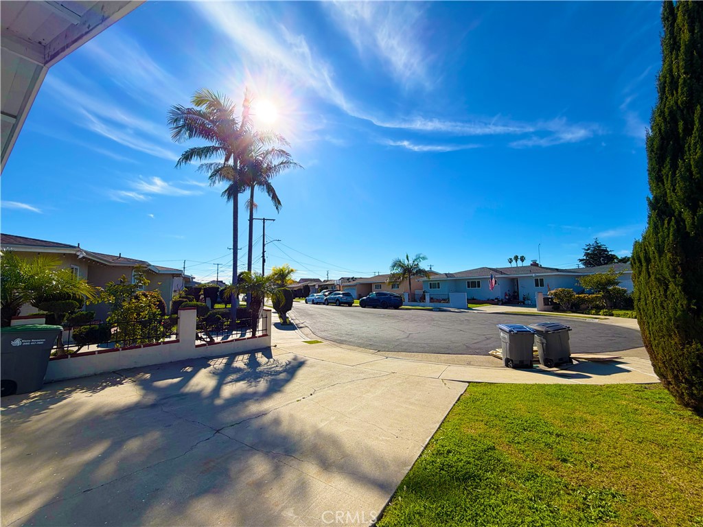 22706 Rashdall Avenue Carson, CA 90745 - Photo 4 of 32 a view of a terrace with sitting area