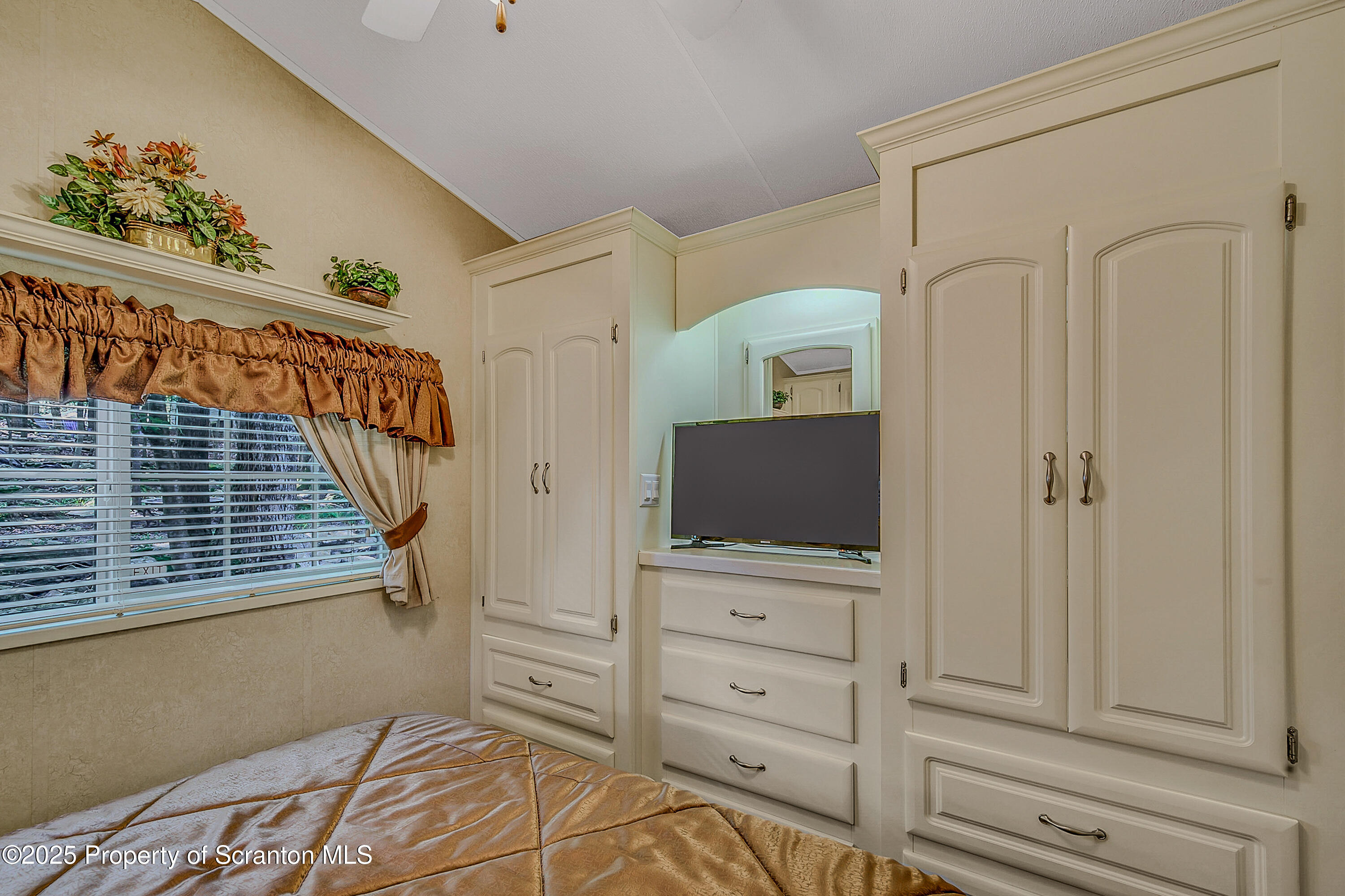 157 Olmstead Road Gouldsboro, PA 18424 - Photo 19 of 55 Eagle lake_-22