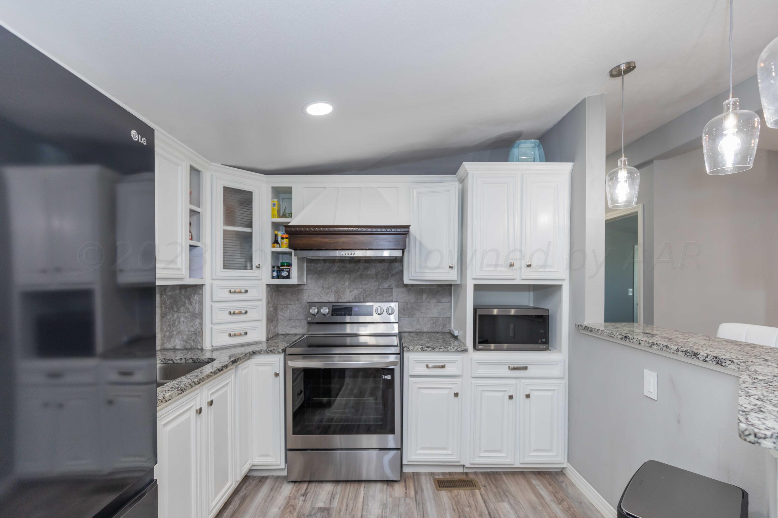 11741 Elk Road Amarillo, TX 79118 - Photo 8 of 30 KITCHEN VIEW 2 (5)