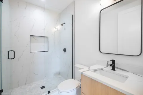 $6,950 | 2113 North Kenmore Avenue, Unit 1, Chicago, IL 60614
