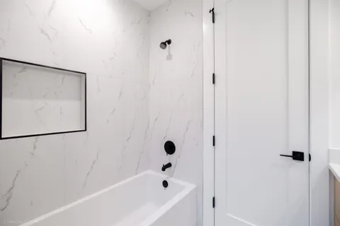 $6,950 | 2113 North Kenmore Avenue, Unit 1, Chicago, IL 60614