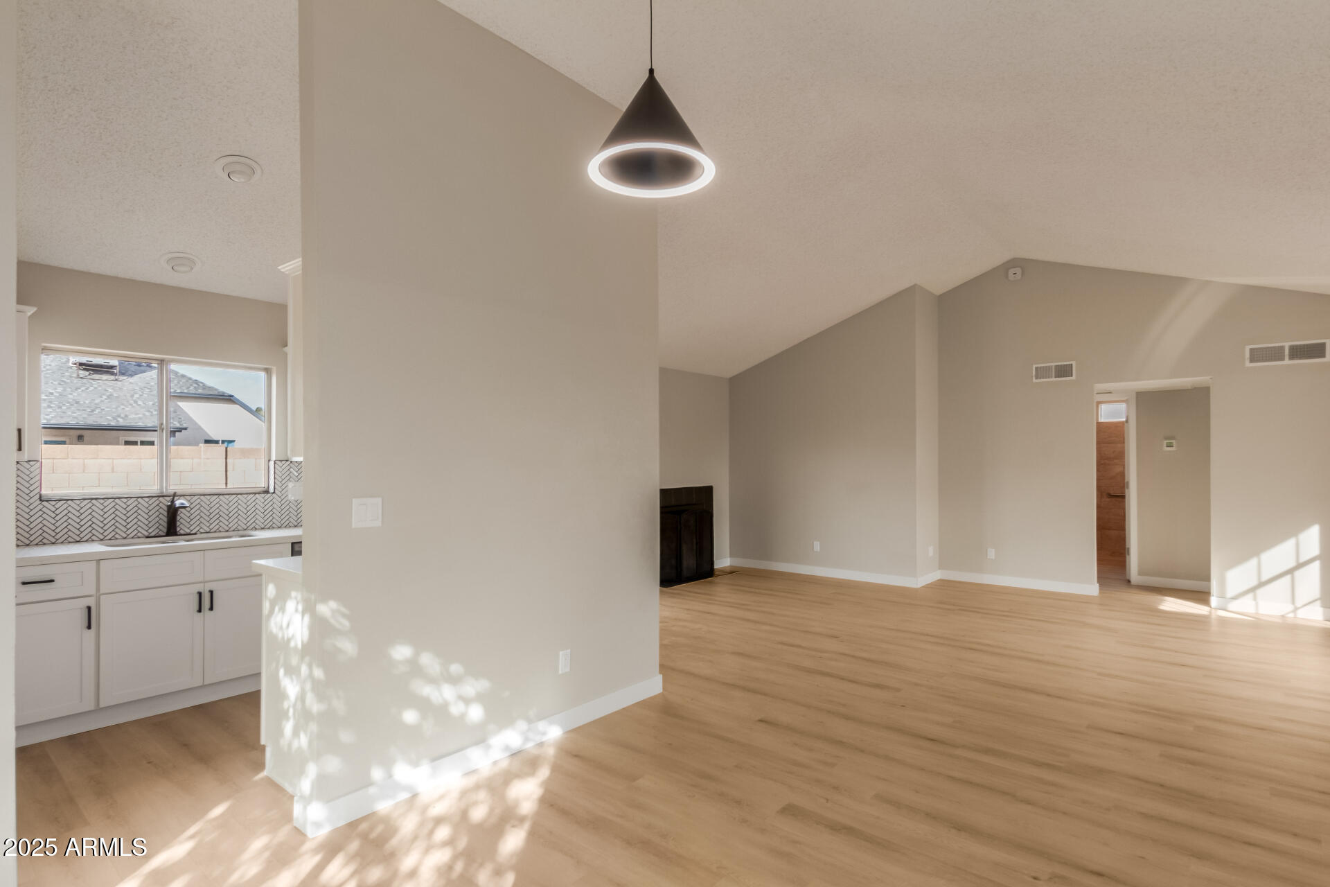5934 West Hearn Road Glendale, AZ 85306 - Photo 5 of 18 11 Hearn