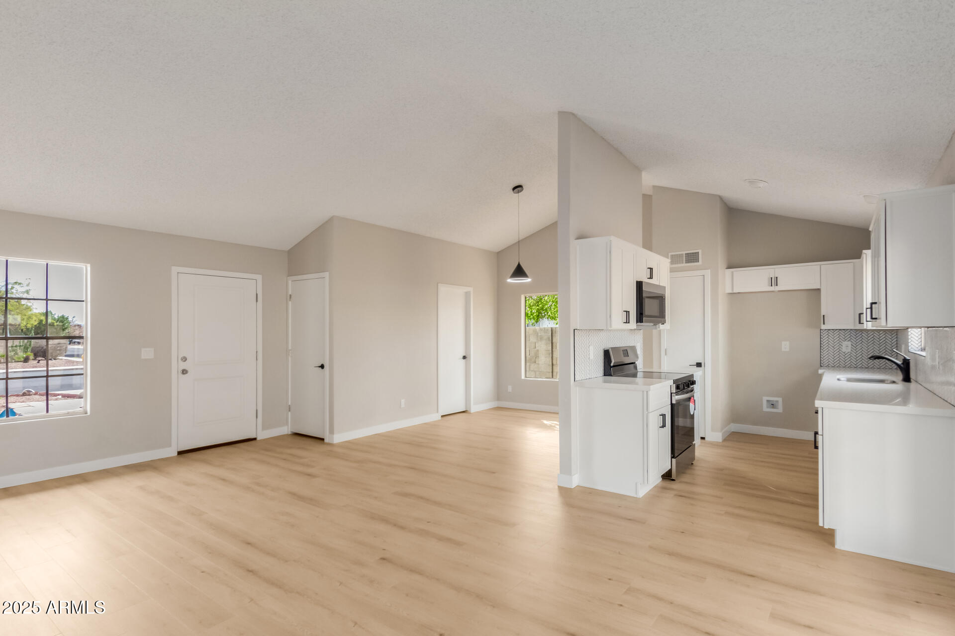 5934 West Hearn Road Glendale, AZ 85306 - Photo 8 of 18 08 Hearn
