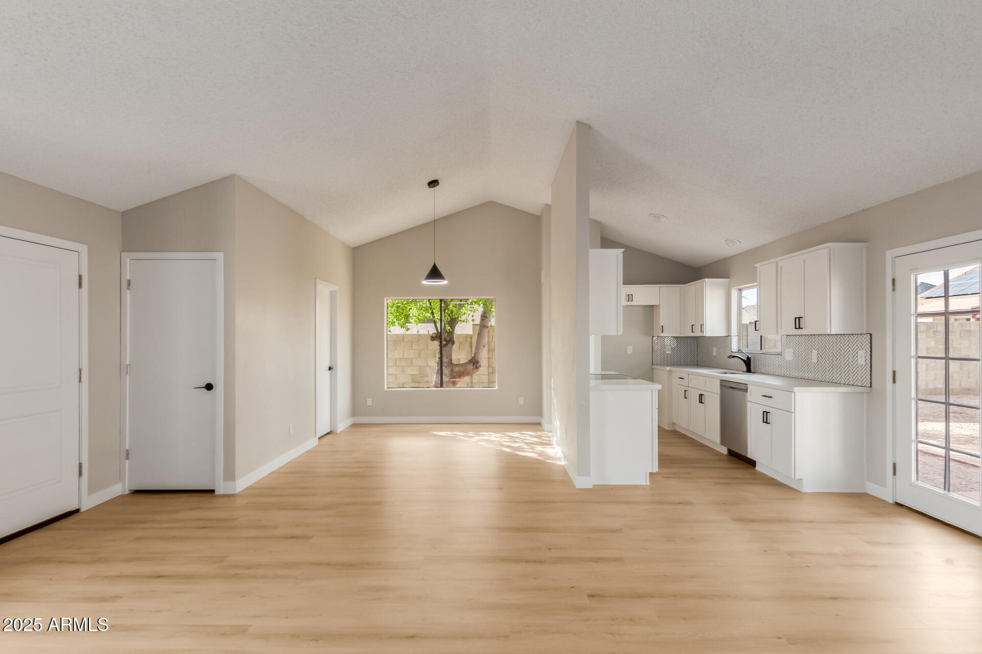 5934 West Hearn Road Glendale, AZ 85306 - Photo 9 of 18 09 Hearn