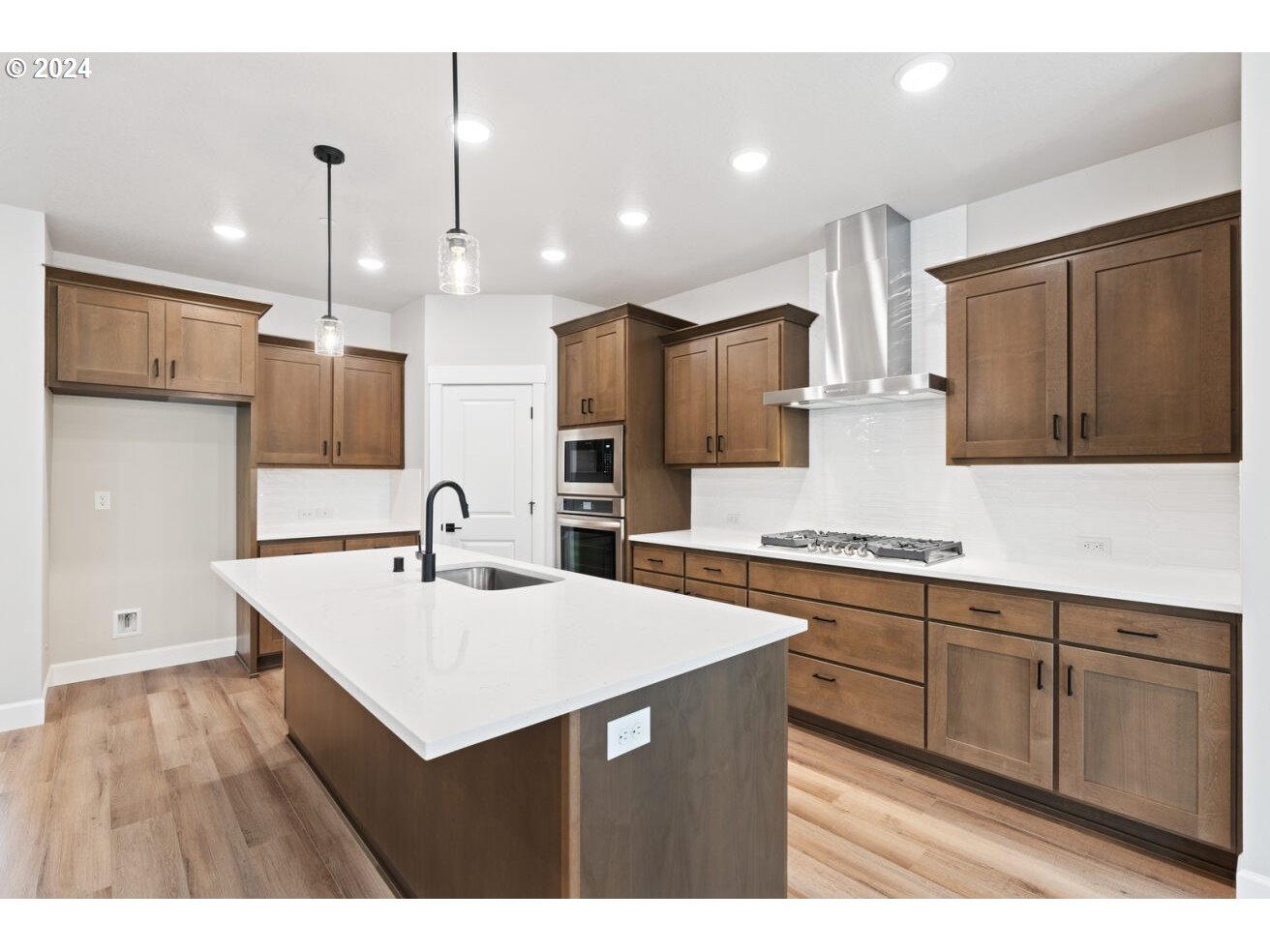 2128 Eleanor Road West Linn, OR 97068 - Photo 5 of 40 Gallery Image 5