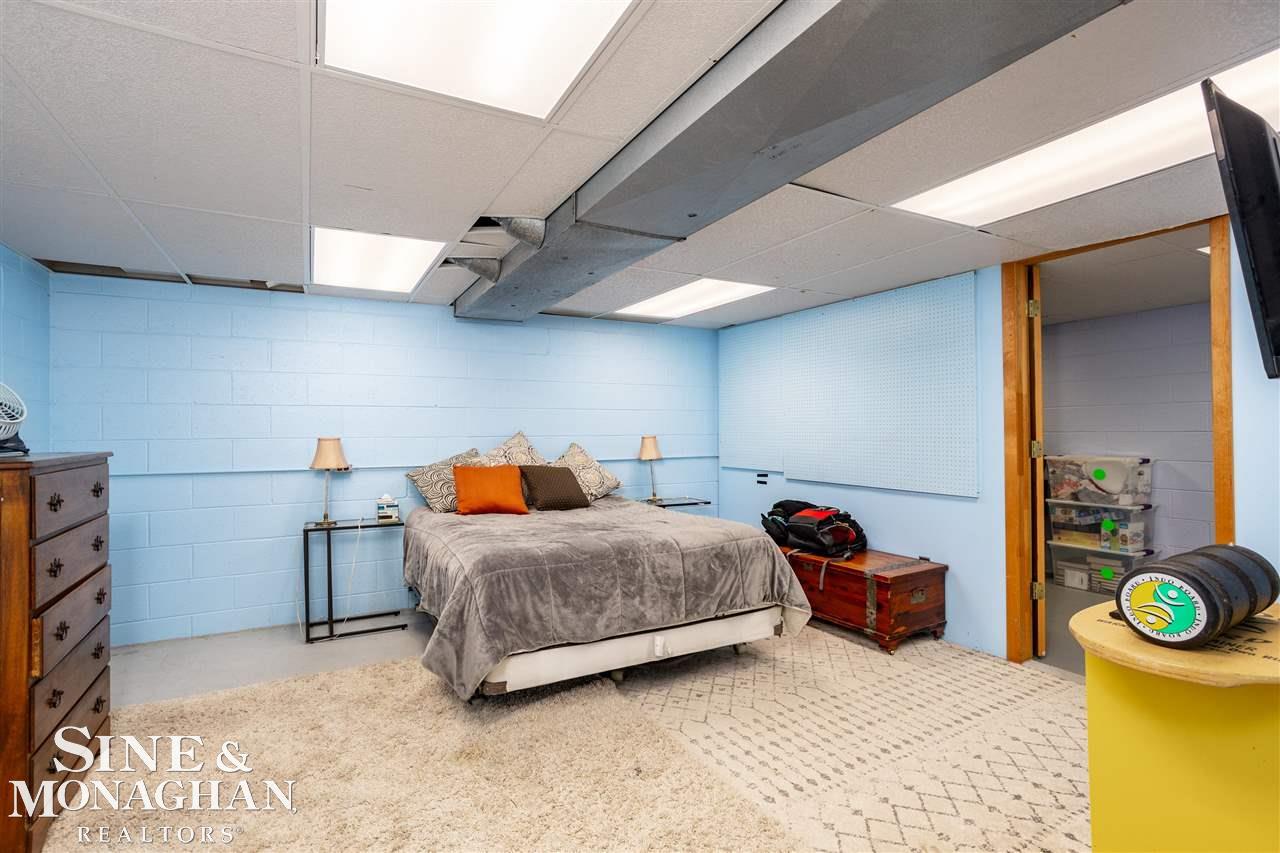 233 Merriweather Road Grosse Pointe, MI 48236 - Photo 46 of 79 50081859-45.JPG