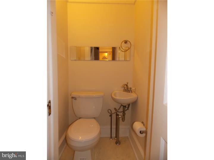 7012 Llanfair Road Upper Darby, PA 19082 - Photo 11 of 25