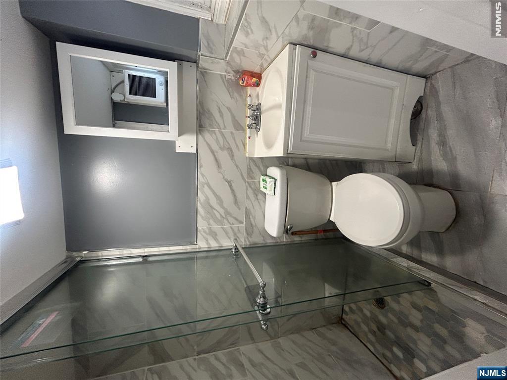 27 Richelieu Terrace Newark, NJ 07106 - Photo 6 of 9