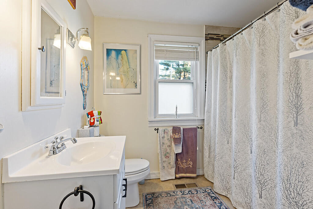 135 Crockett Road Dexter, ME 04930 - Photo 23 of 113 29_BP5A0225_DxO_mls