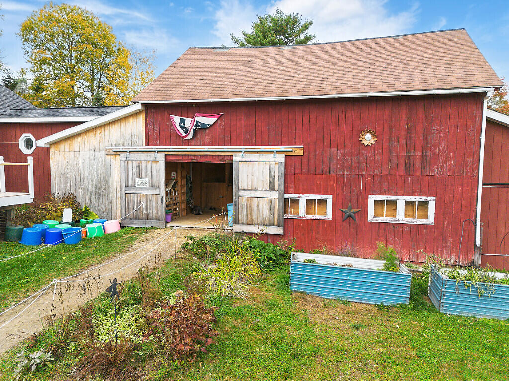 135 Crockett Road Dexter, ME 04930 - Photo 5 of 113 IMG_2087