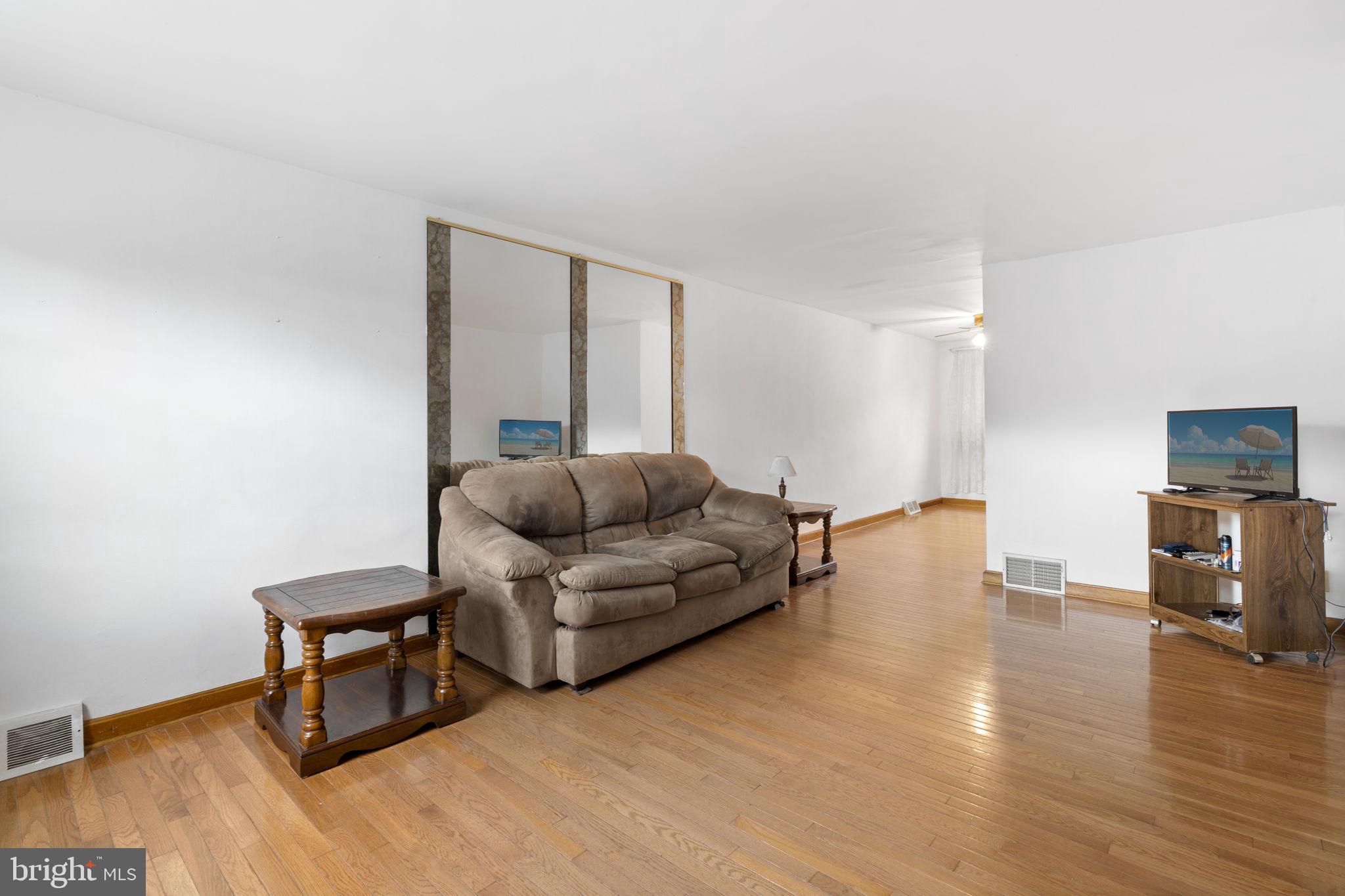 837 Grant Road Folcroft, PA 19032 - Photo 4 of 21