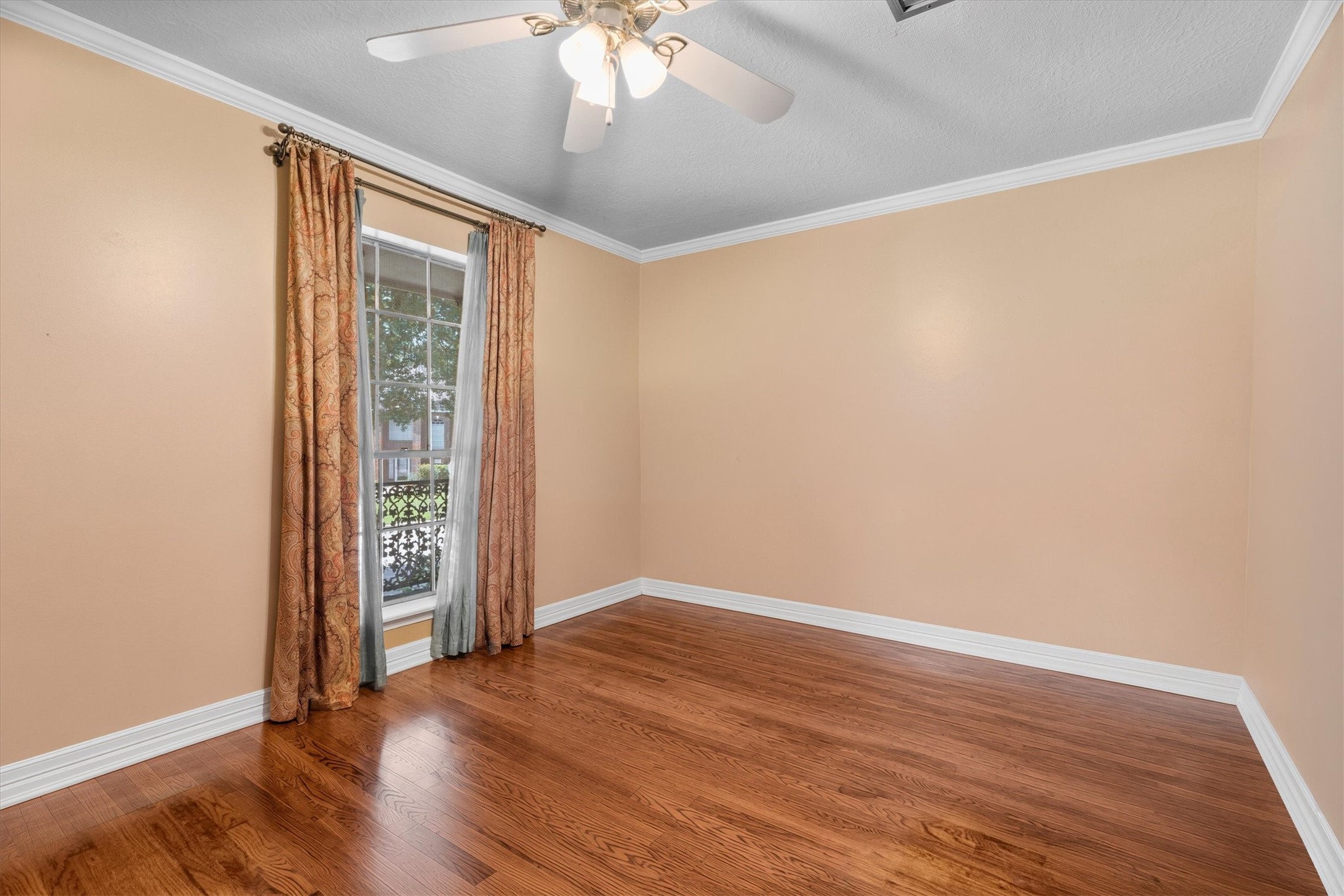 9103 Herts Road Spring, TX 77379 - Photo 30 of 46 Room has been virtually emptied to highlight the space, layout, and functionality.