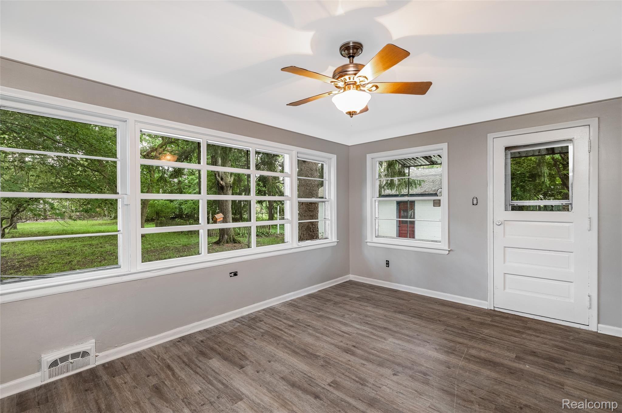 19475 Midway Road Southfield, MI 48075 - Photo 15 of 25 15.Dining
