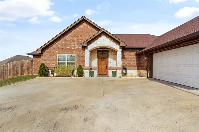 $2,800 | 6504 Arcola Court, Granbury, TX 76049