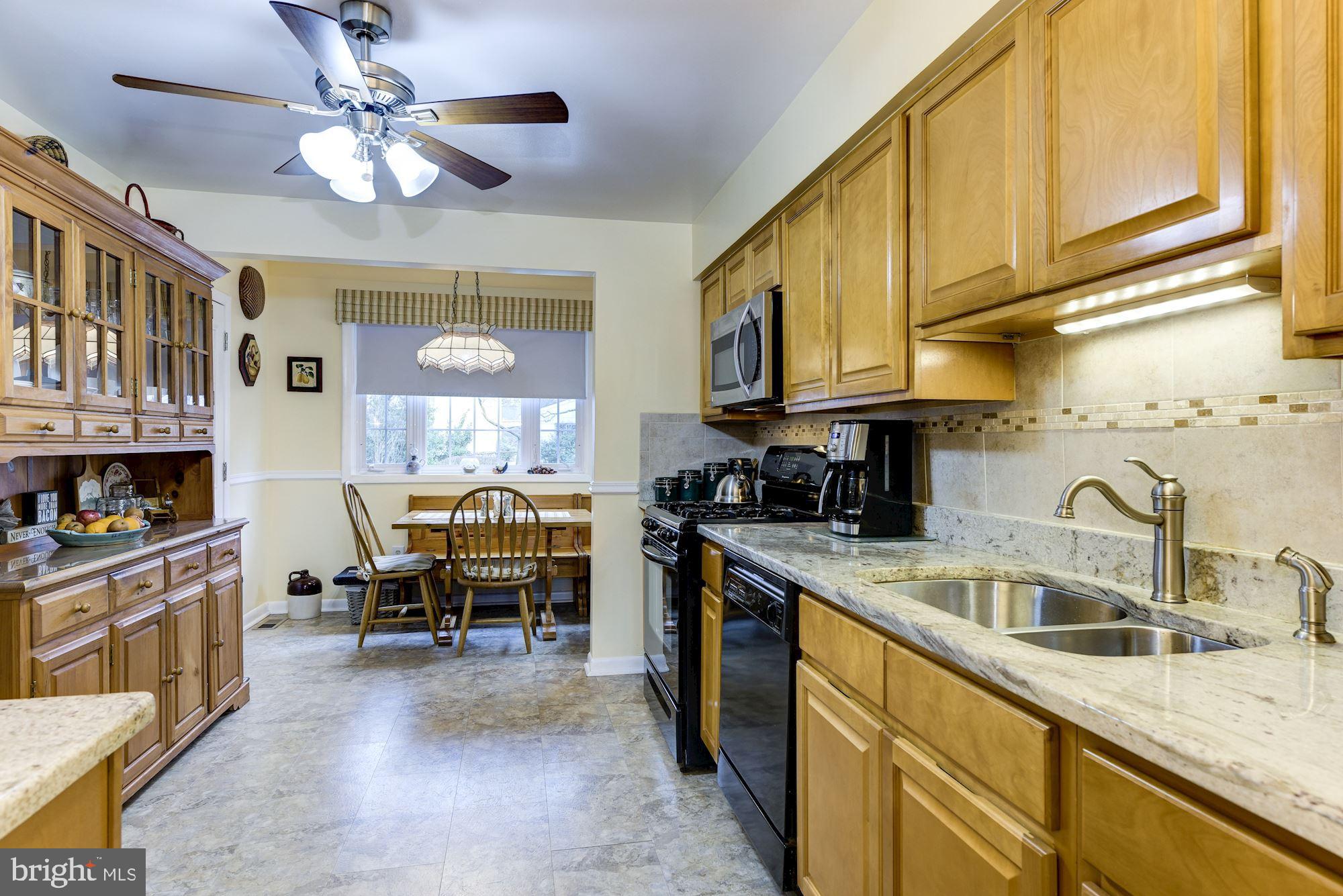 324 Farmdale Road Moorestown, NJ 08057 - Photo 2 of 35 Kitchen with Granite tops and backsplash