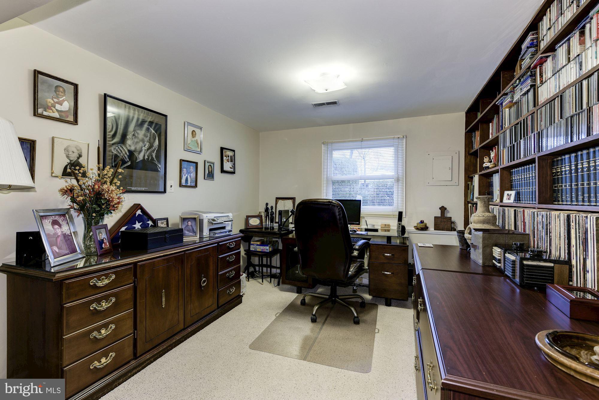 324 Farmdale Road Moorestown, NJ 08057 - Photo 16 of 35 Family room with office nook