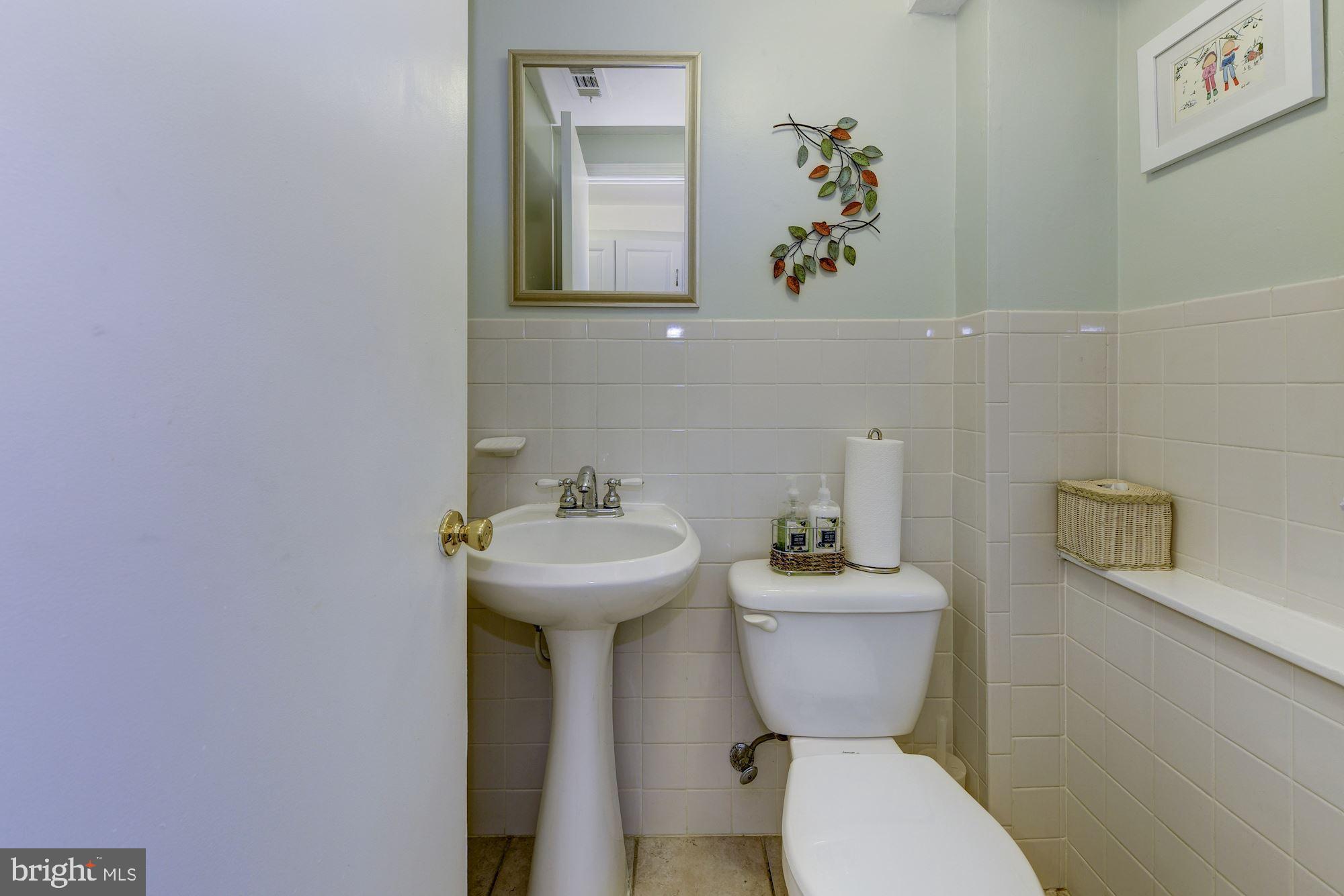 324 Farmdale Road Moorestown, NJ 08057 - Photo 17 of 35 Powder Room